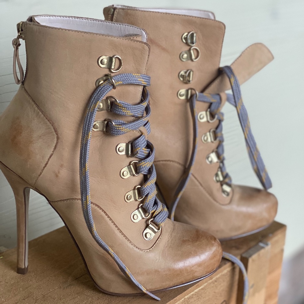 Laced beige leather boots